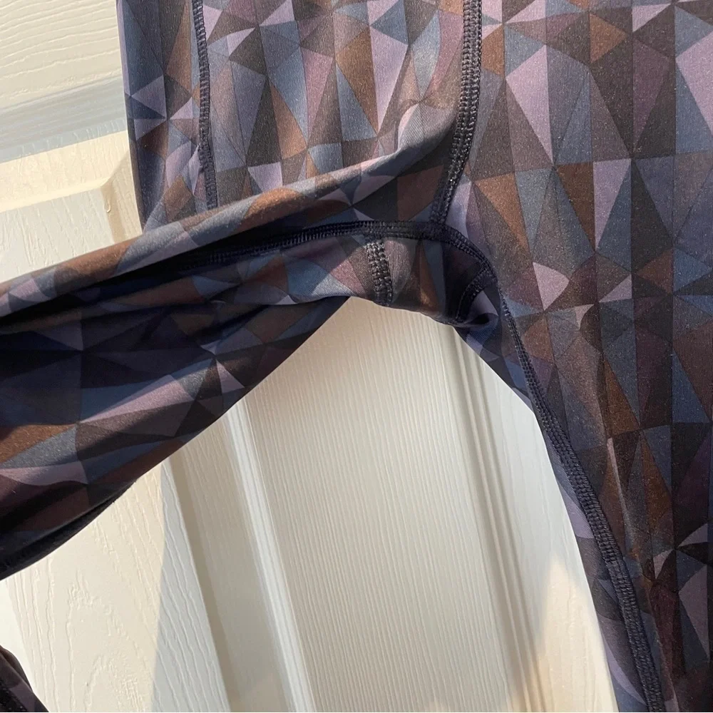 Lululemon Speed Tight II Stained Glass Love‎ Nightfall Black size 2